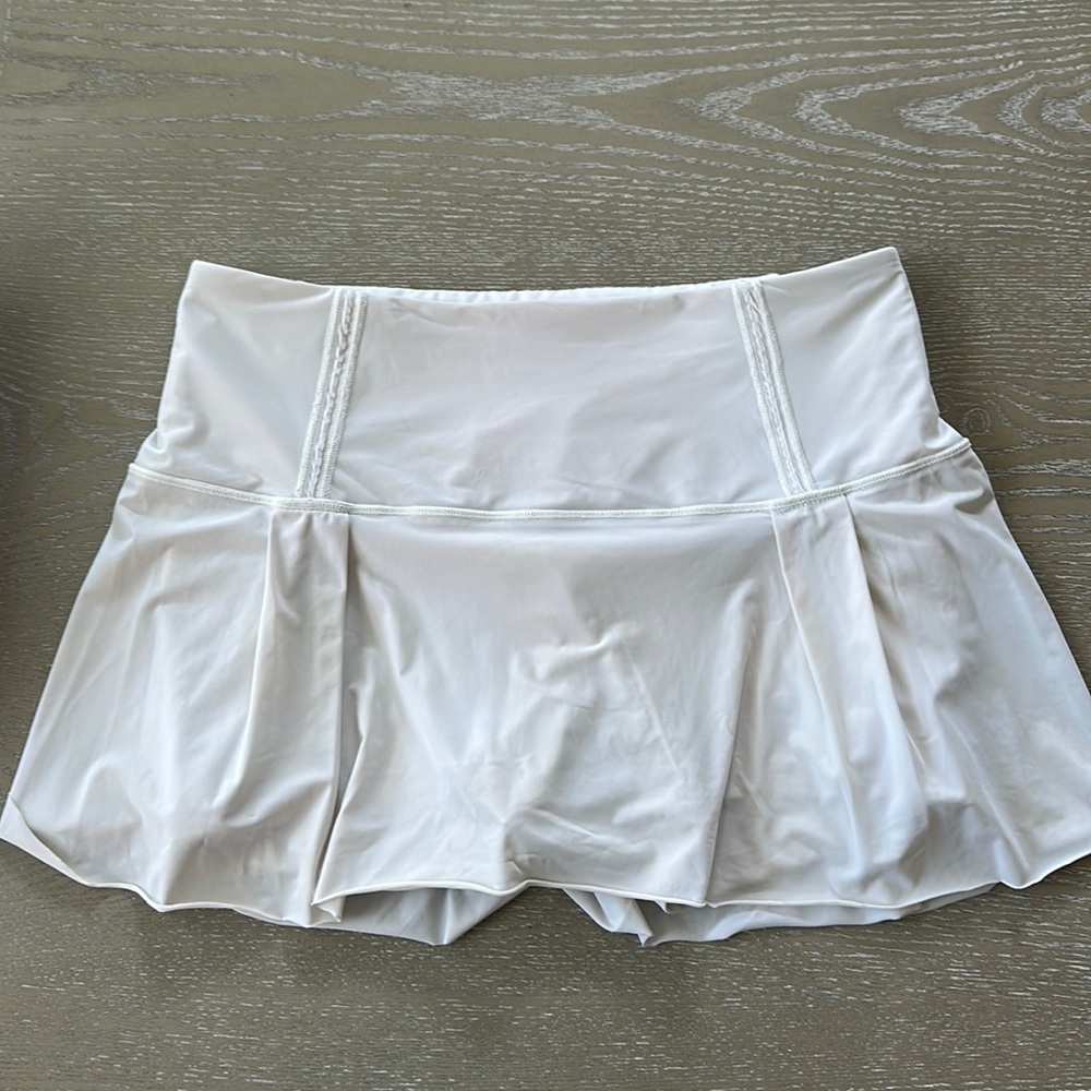 Lululemon white skirt Size 8